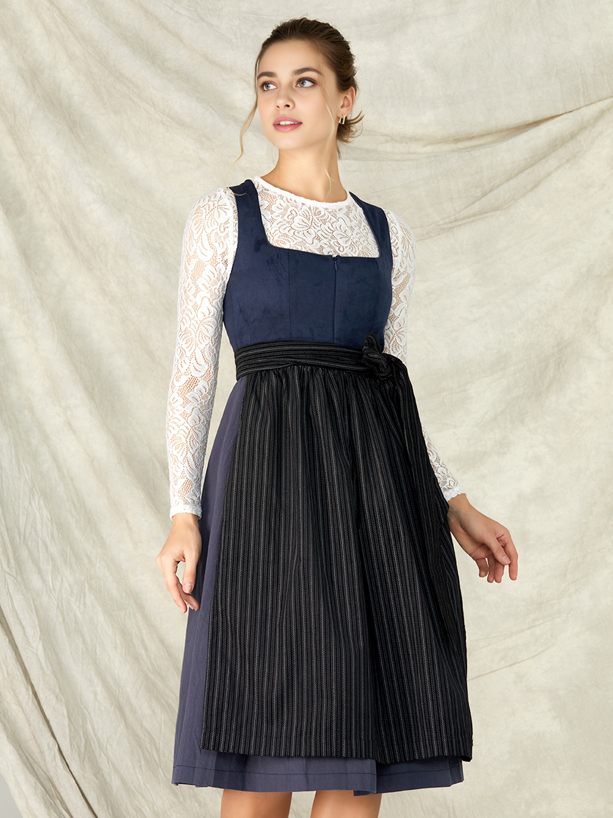 Dirndl in Blau