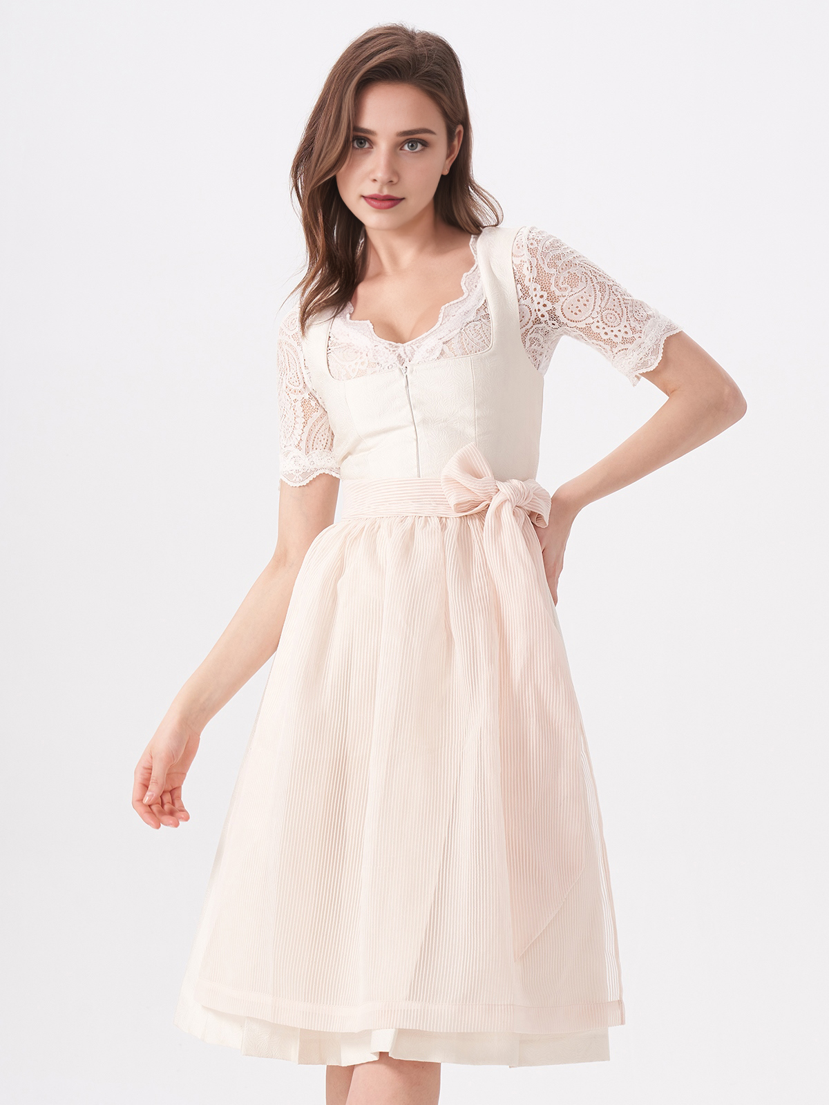 Dirndl in Beige mit modernem Schnitt