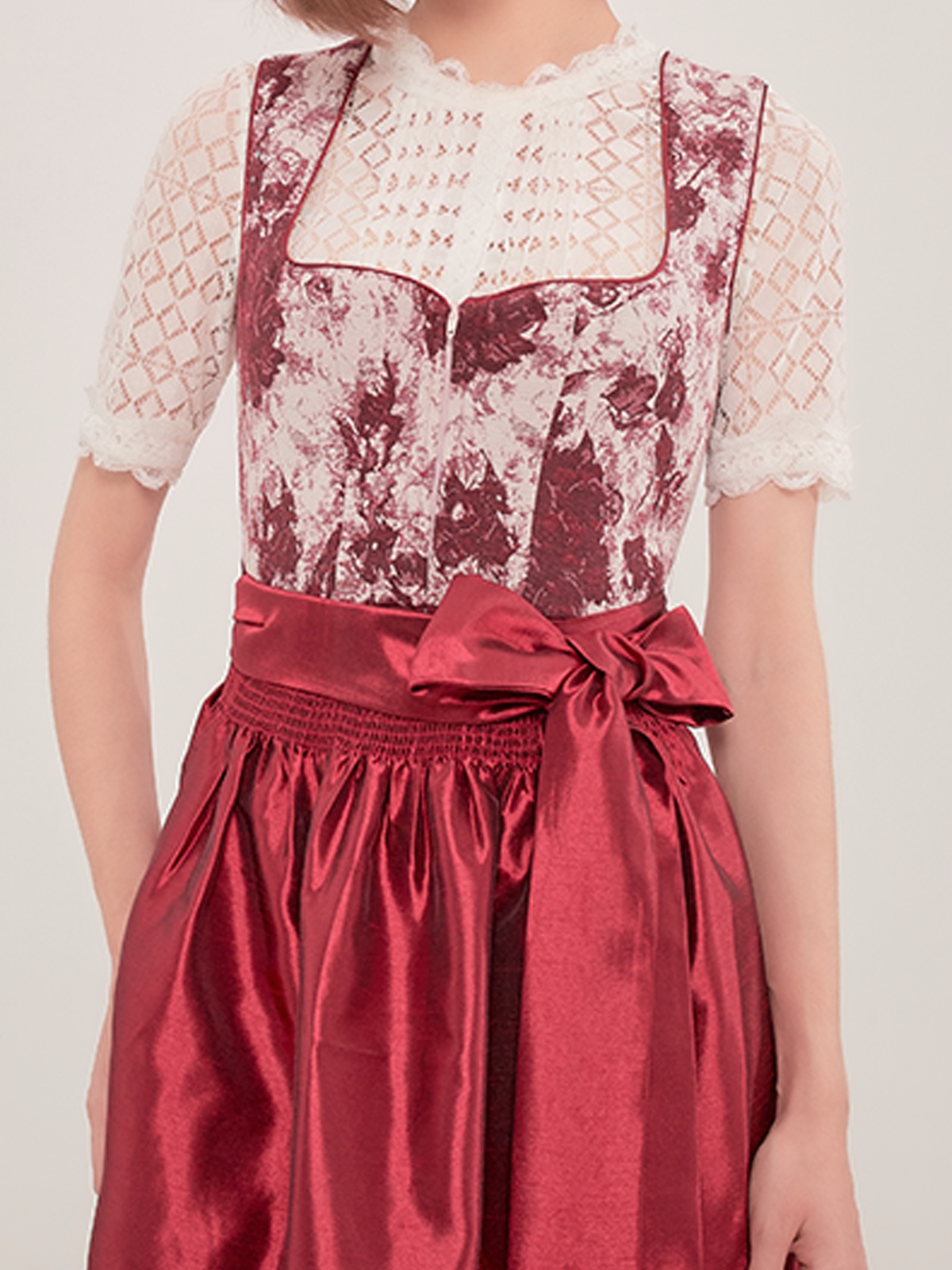 Dirndl hochgeschlossen grün in eleganter Ausführung