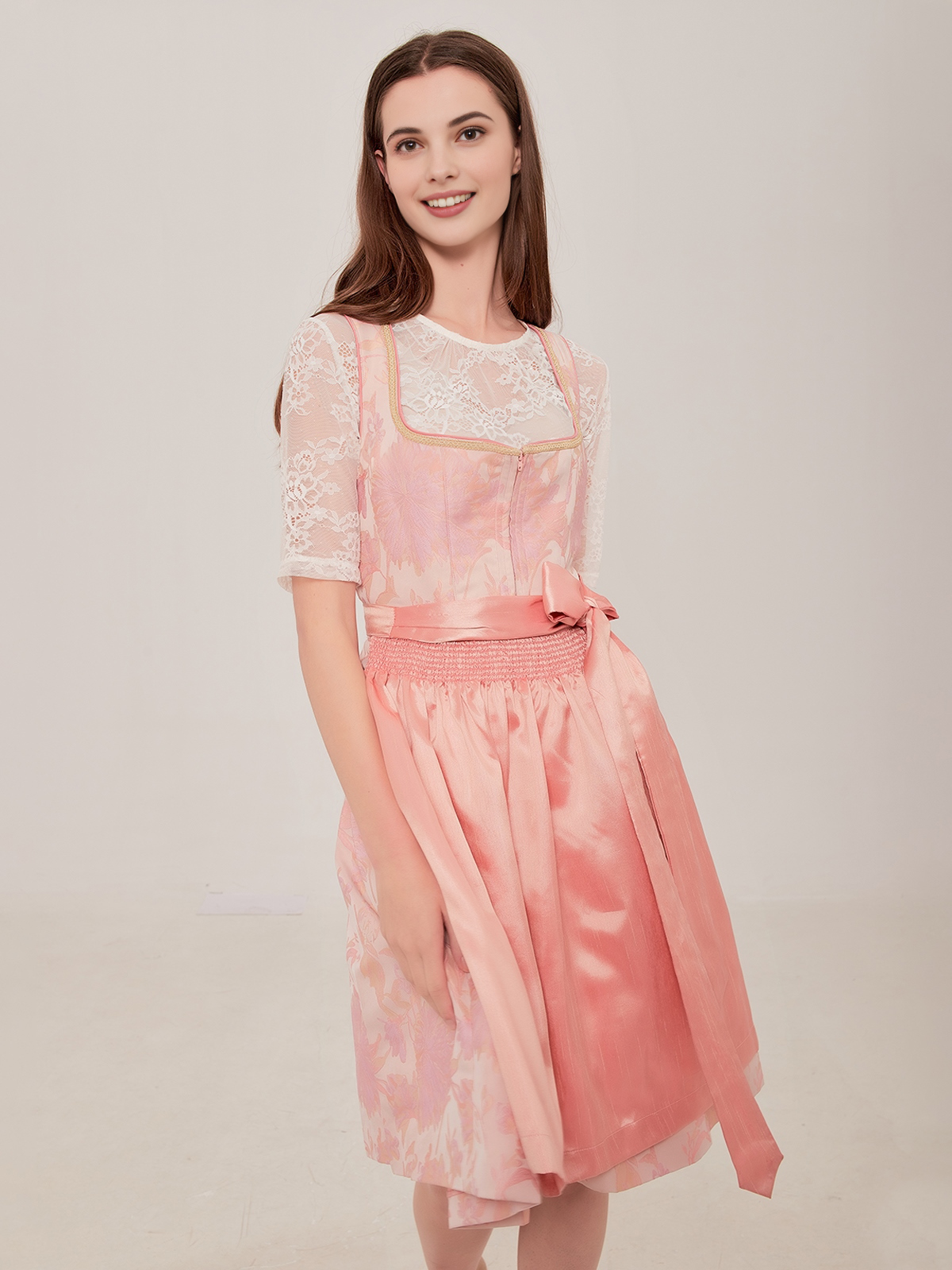 Dirndl in Rosa – feminin und stilvoll