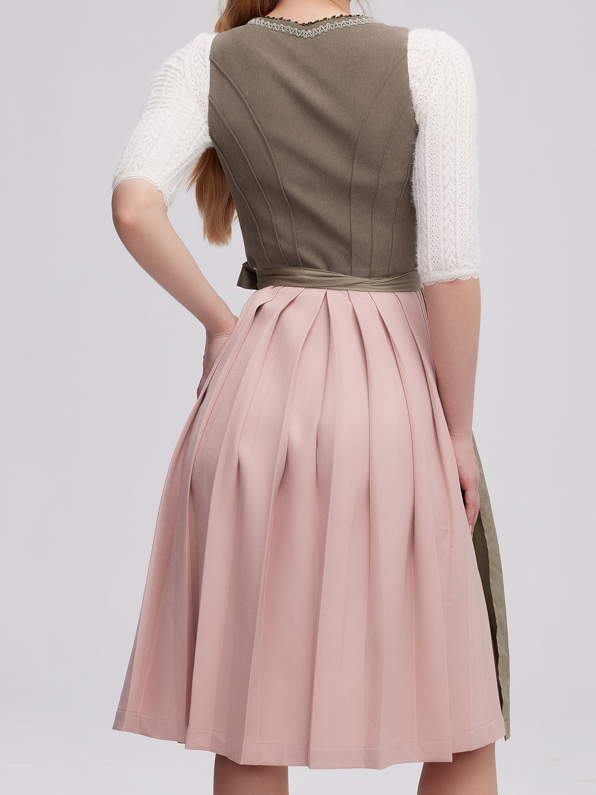 Dirndl in Grün – ein moderner Klassiker