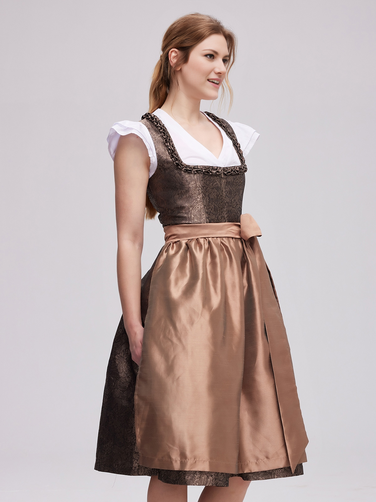 Dirndl in Braun – zeitlos und elegant