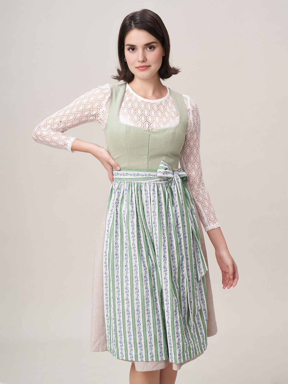 Modernes Dirndl mit Herzausschnitt in Grün