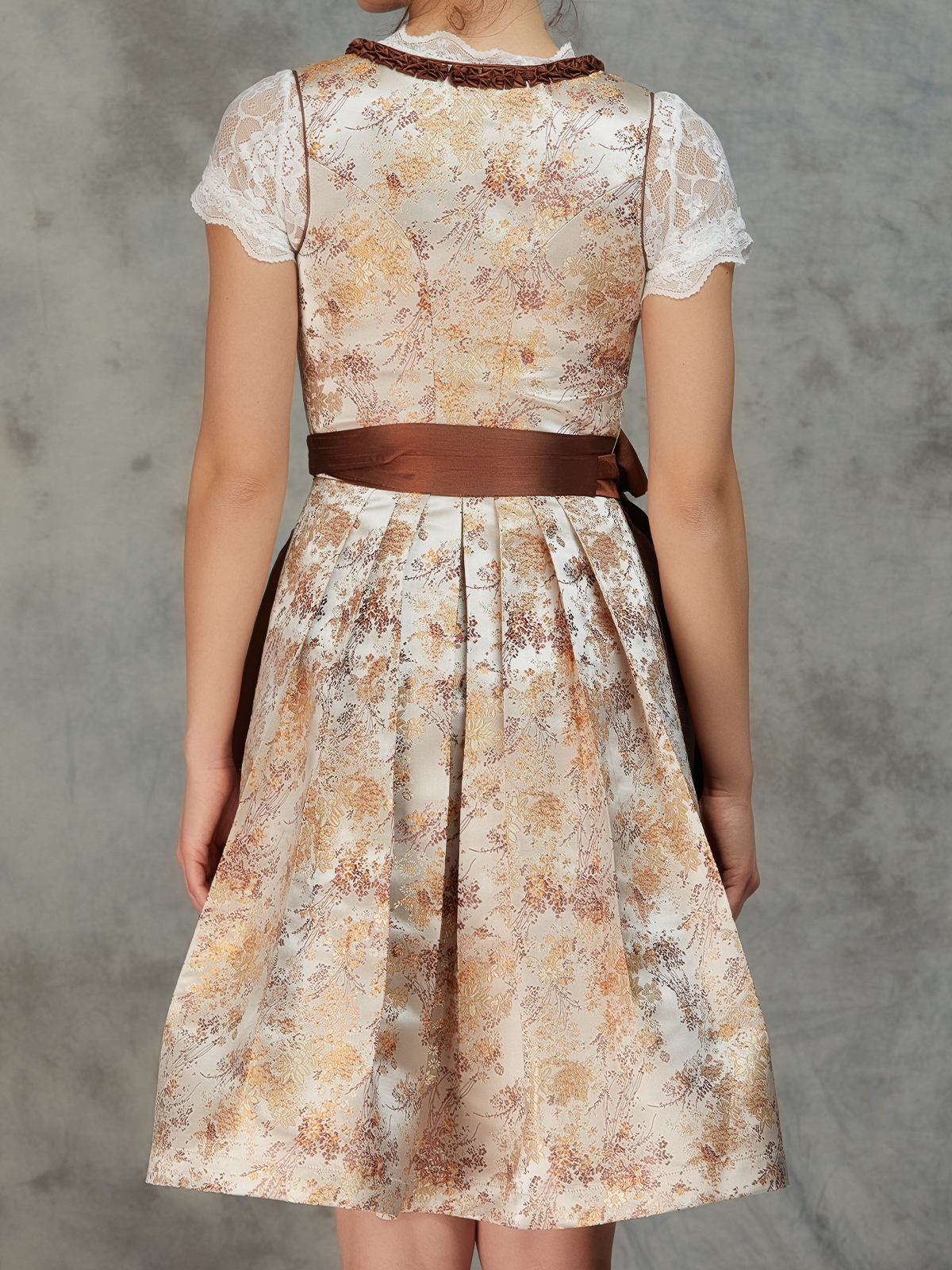 Dirndl mit gelber Schürze