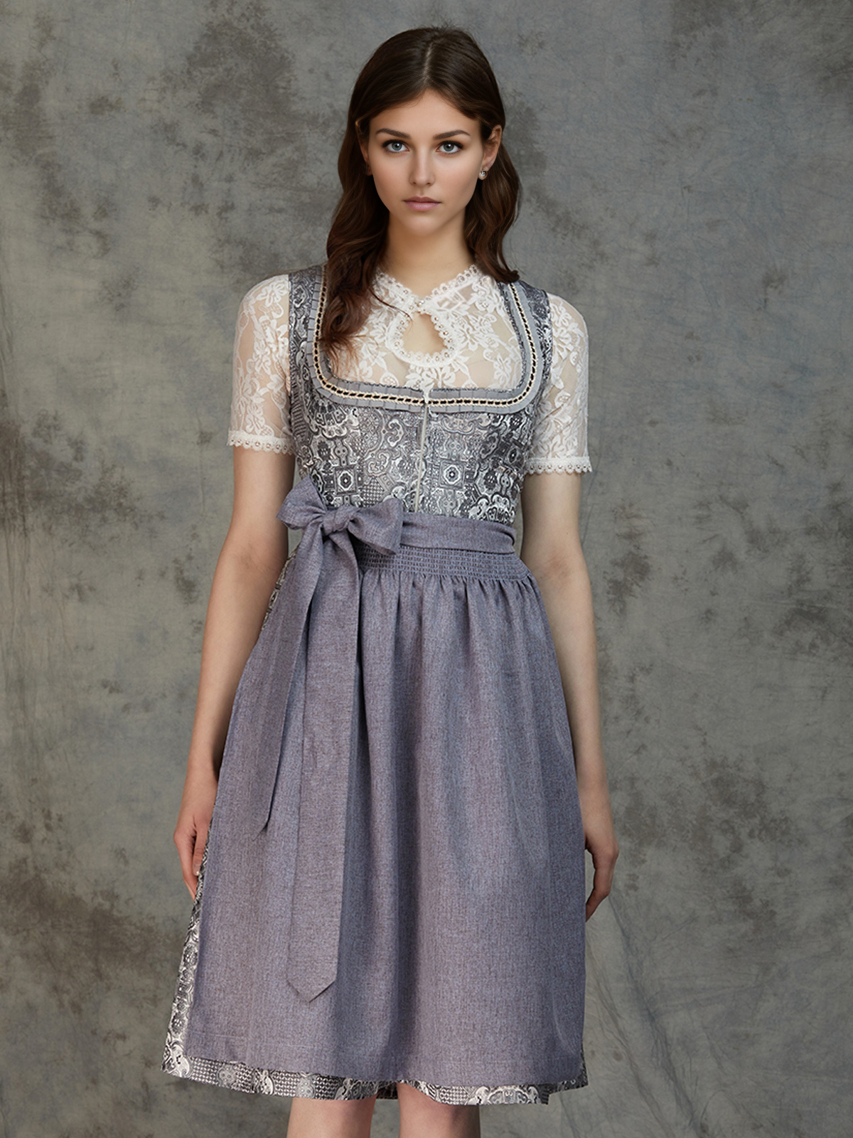 Moderne graue Dirndl mit floralen Akzenten