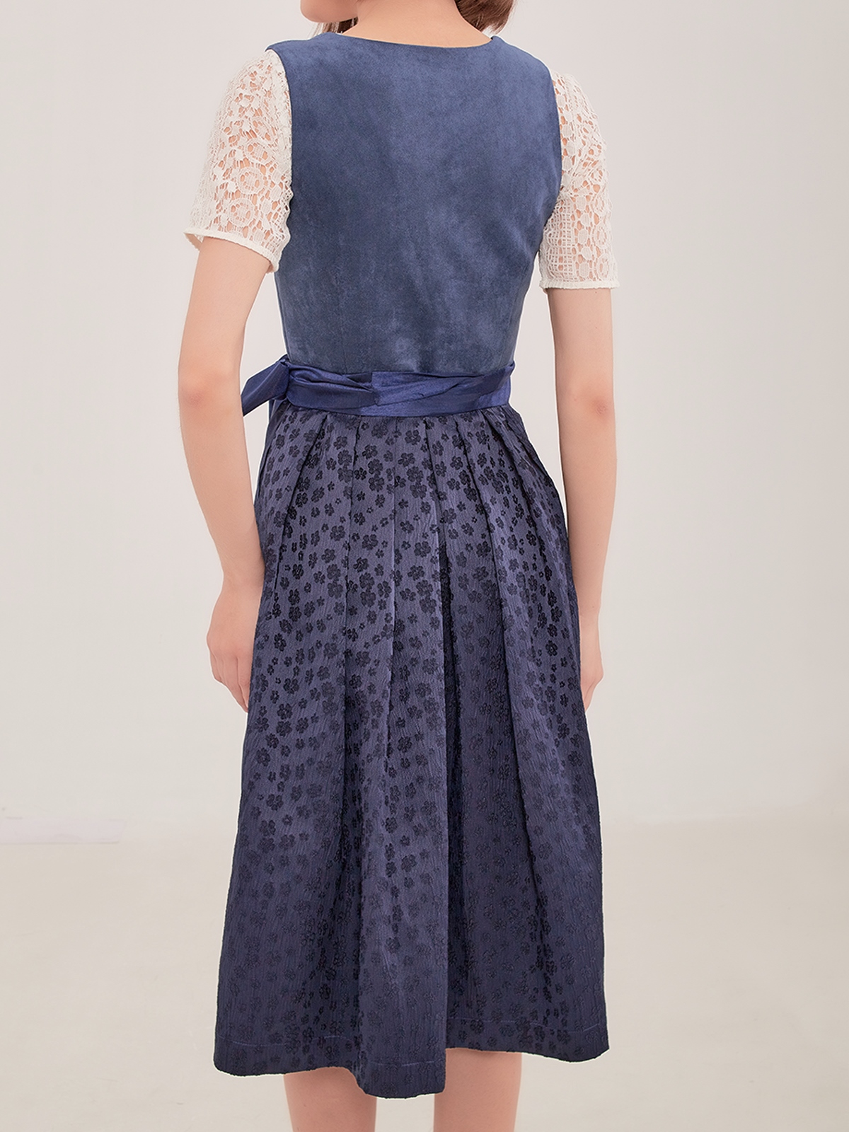 Helles Dirndl in Blau