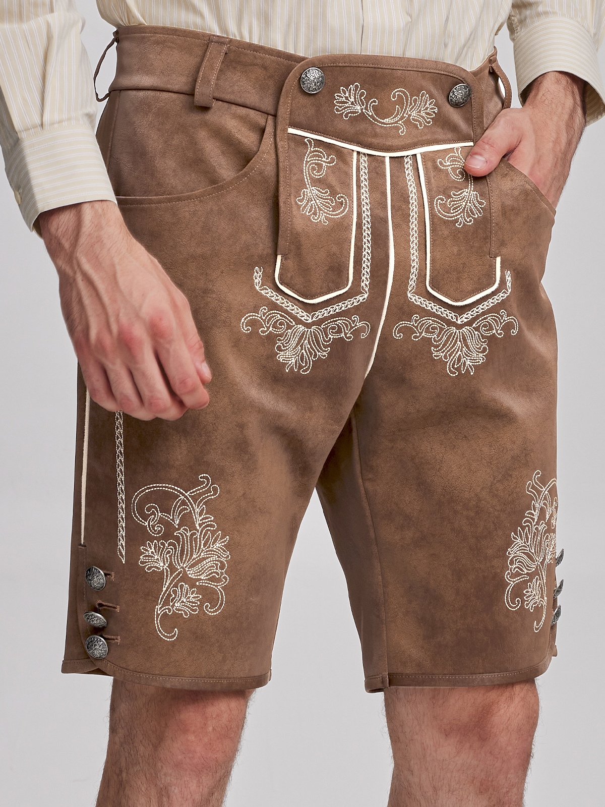 Dirndl mit Lederhose Kombination