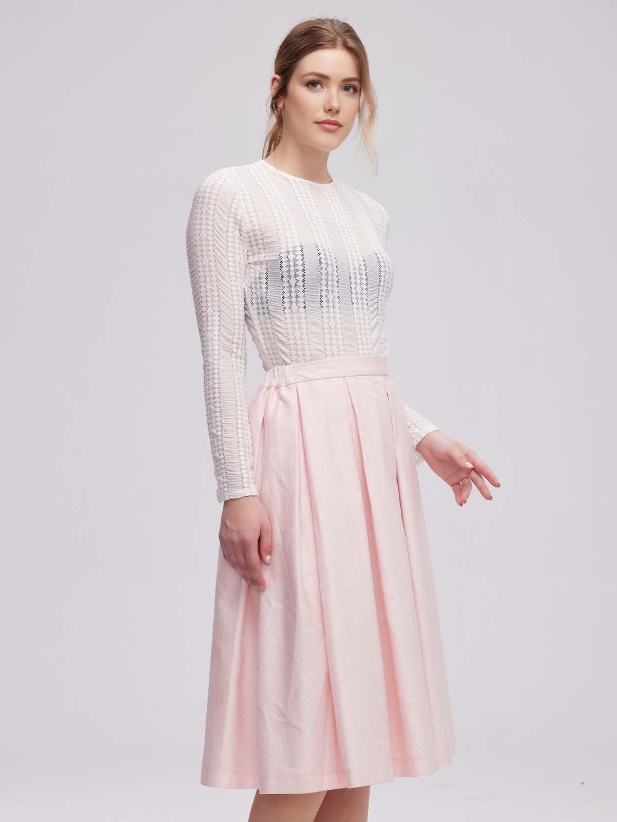 Dirndl mit Bluse und Accessoires