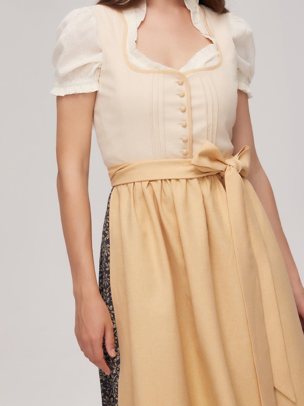 Dirndl Gelb Samt – Eleganz mit Tradition