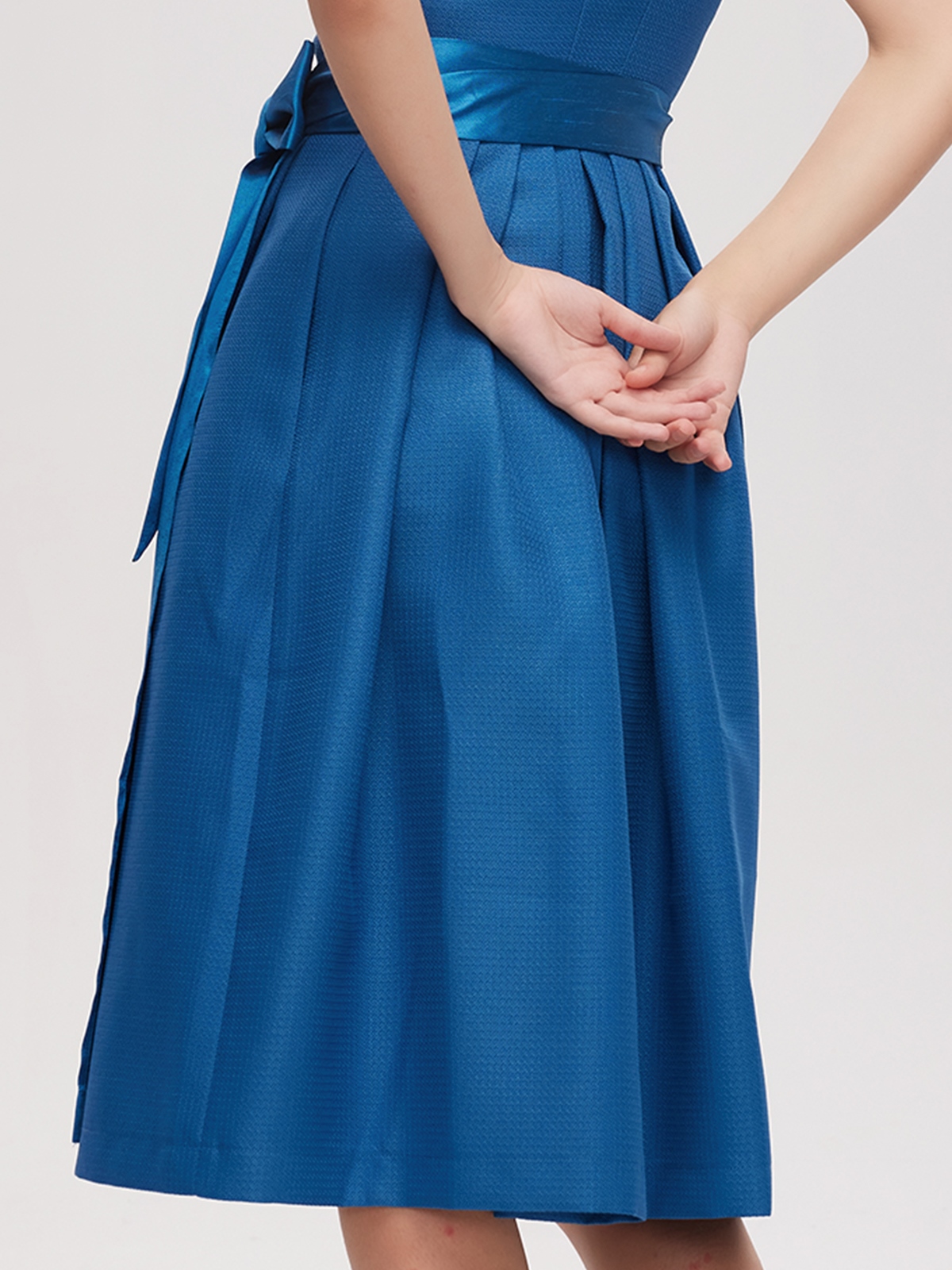 Dirndlbluse hellblau in eleganter Ausführung