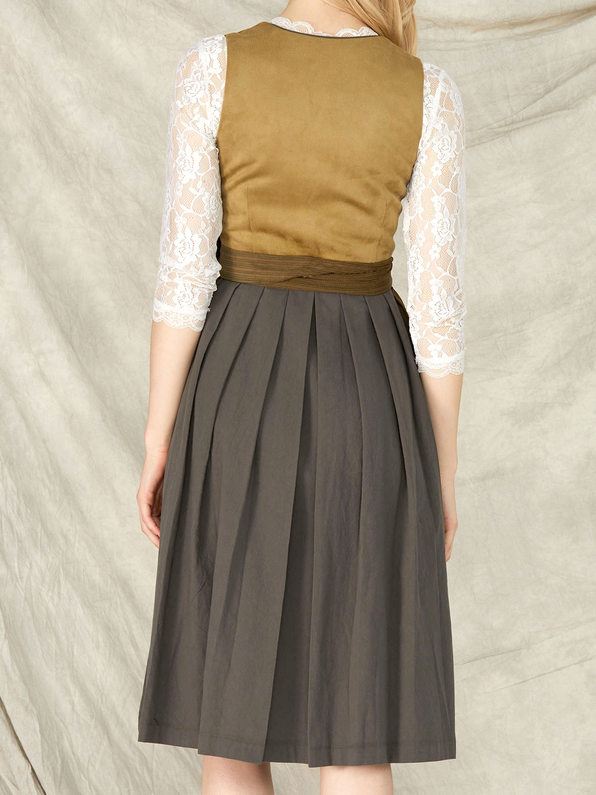 Dirndl in Grün – Eleganz und Tradition vereint