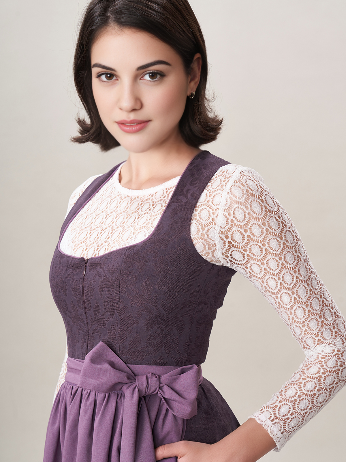 Anthrazit Dirndl mit eleganter Silhouette