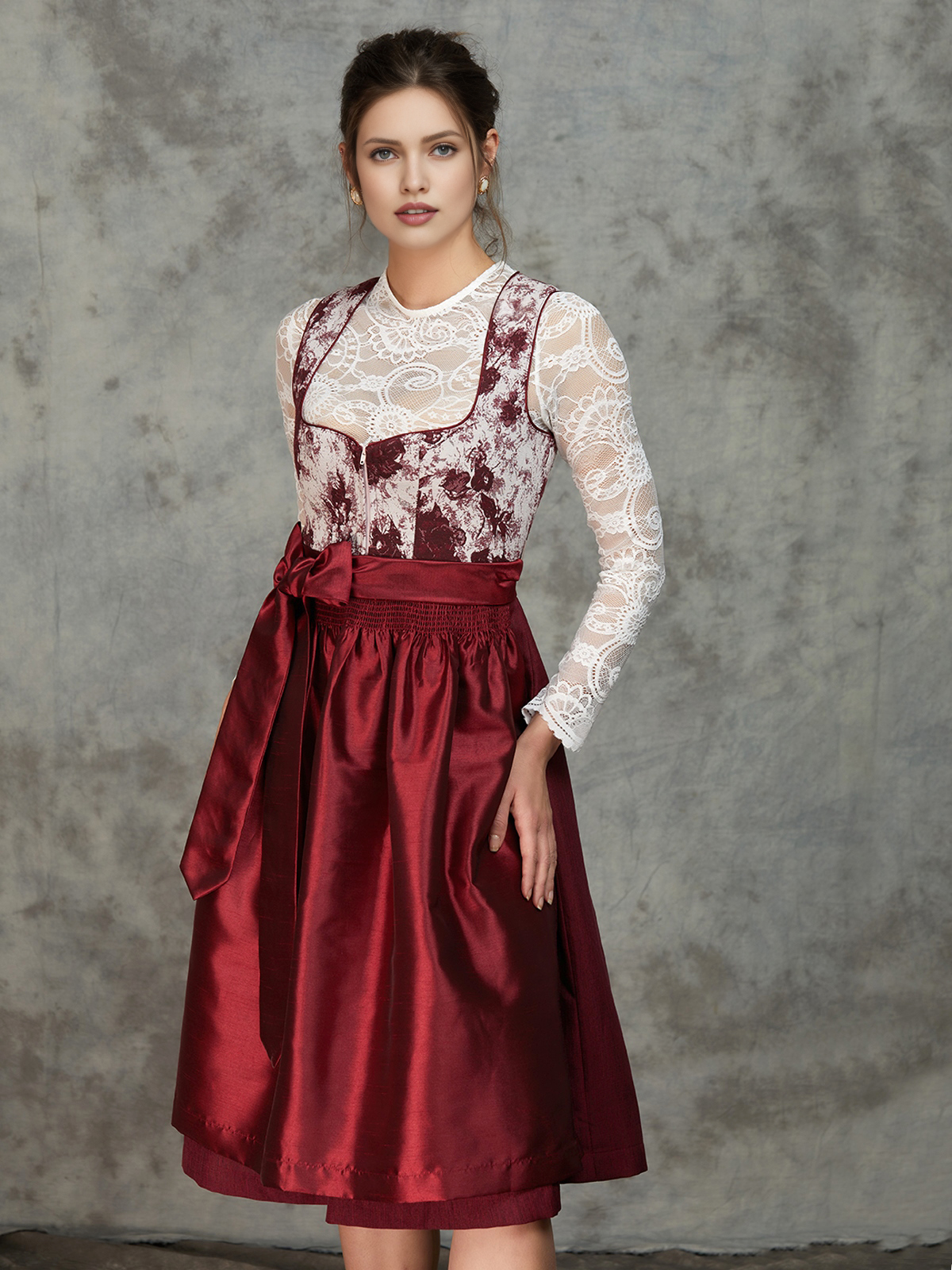 Dirndl in dunkelgrünem Samt