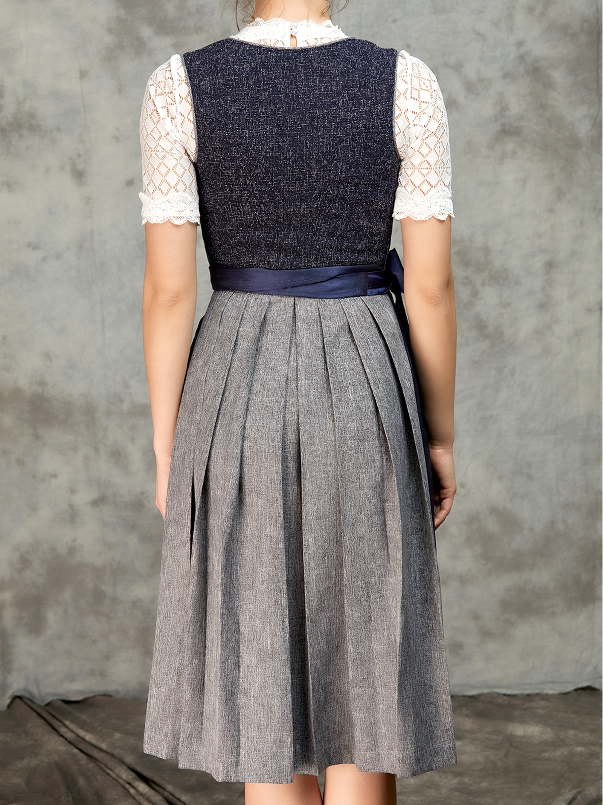 Elegantes blaues Dirndl von Ehreer