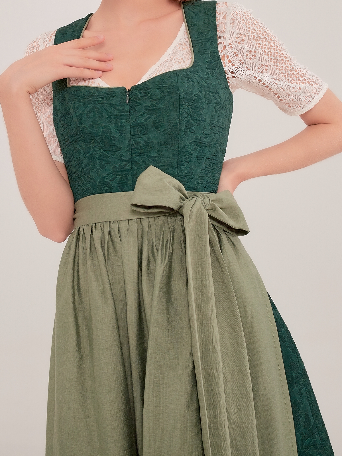 Dirndl Samt in Grün