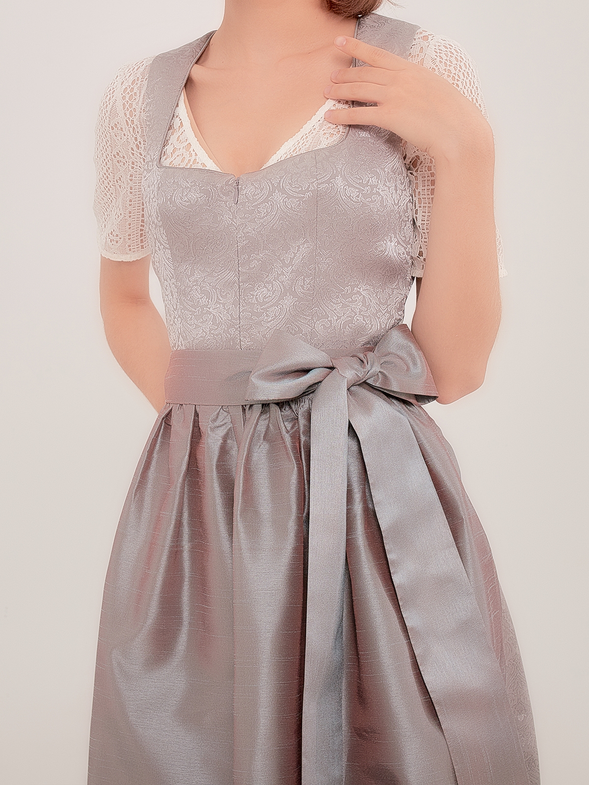 Dirndl mit Miederösen