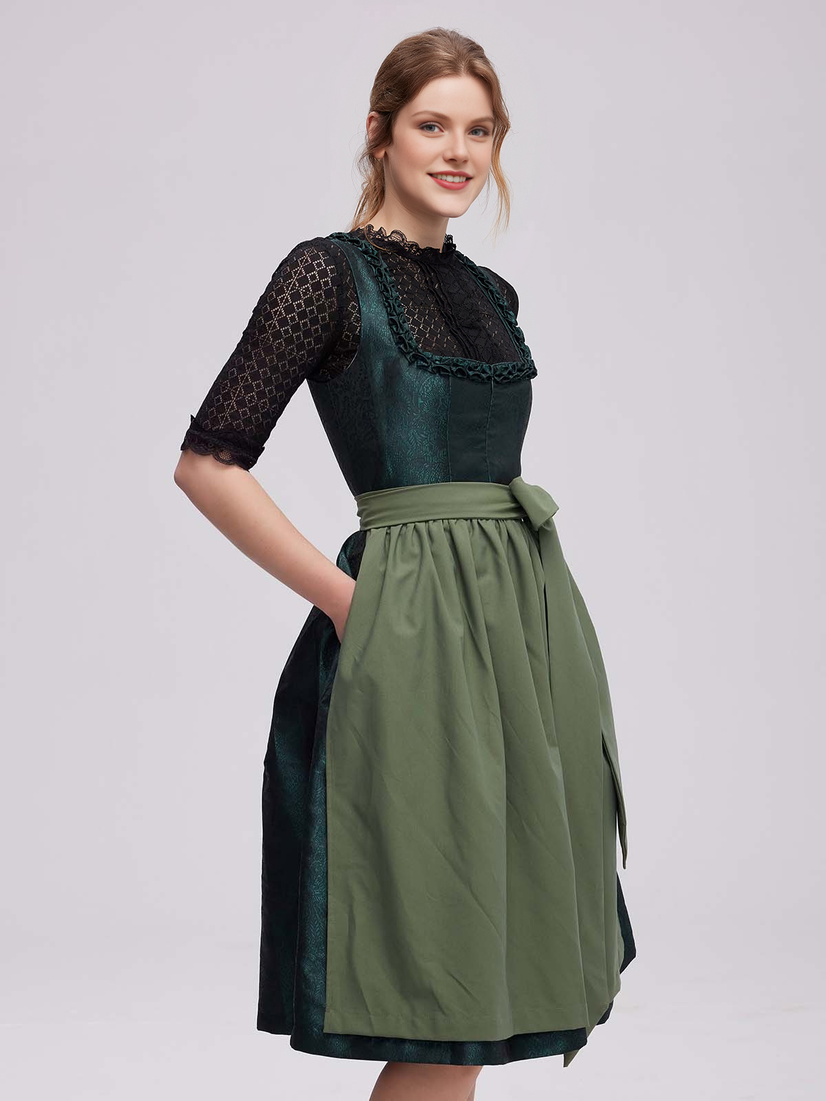 Dirndl für große Oberweite in Grün