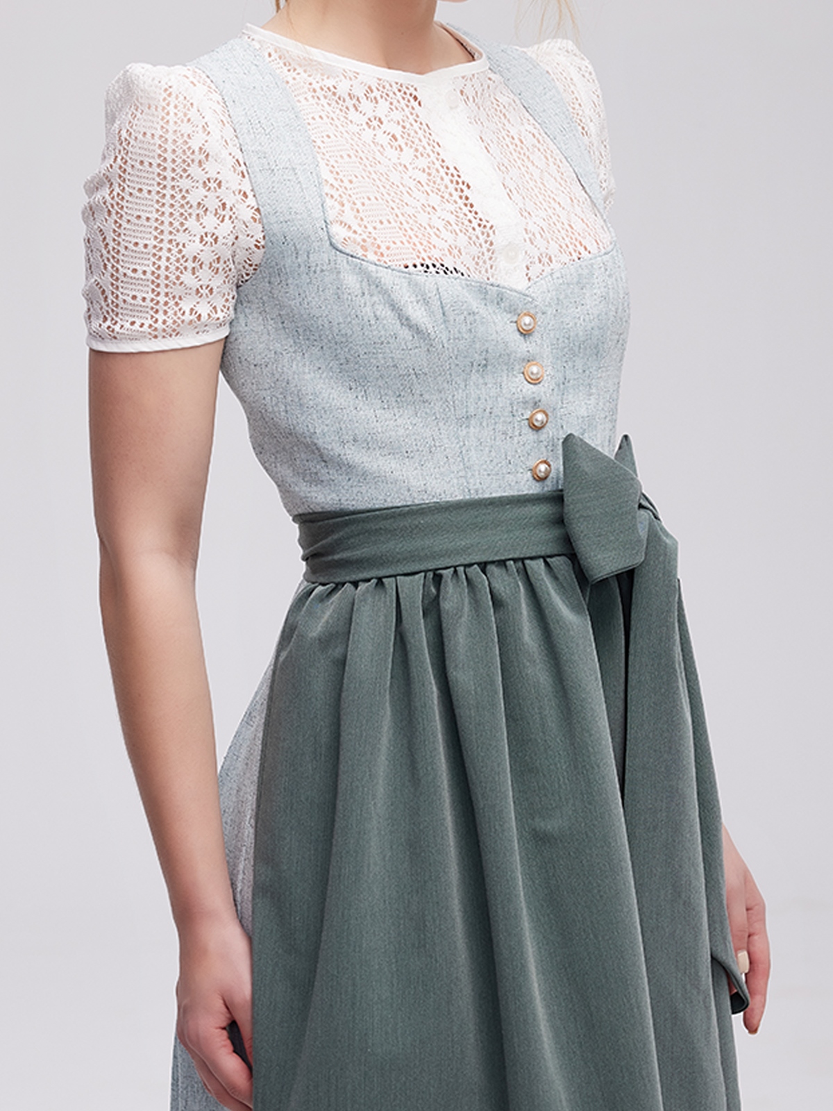 Dirndl Babyblau – Eleganz in zartem Blau