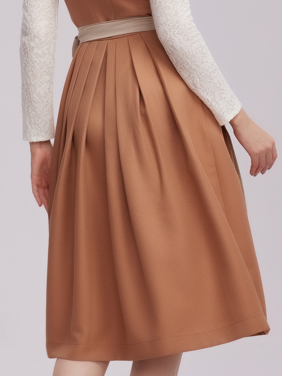 Dirndl in Rose – Eleganz und Tradition vereint