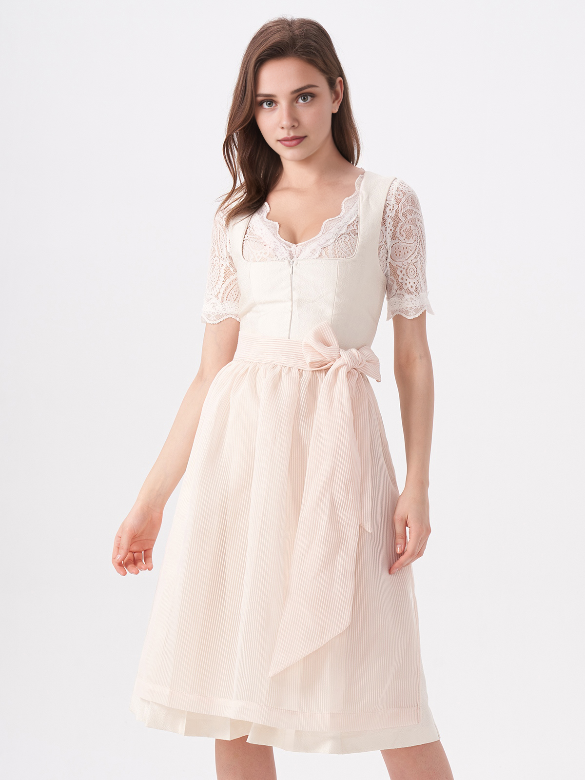 Dirndl in Beige – perfekt für sommerliche Anlässe