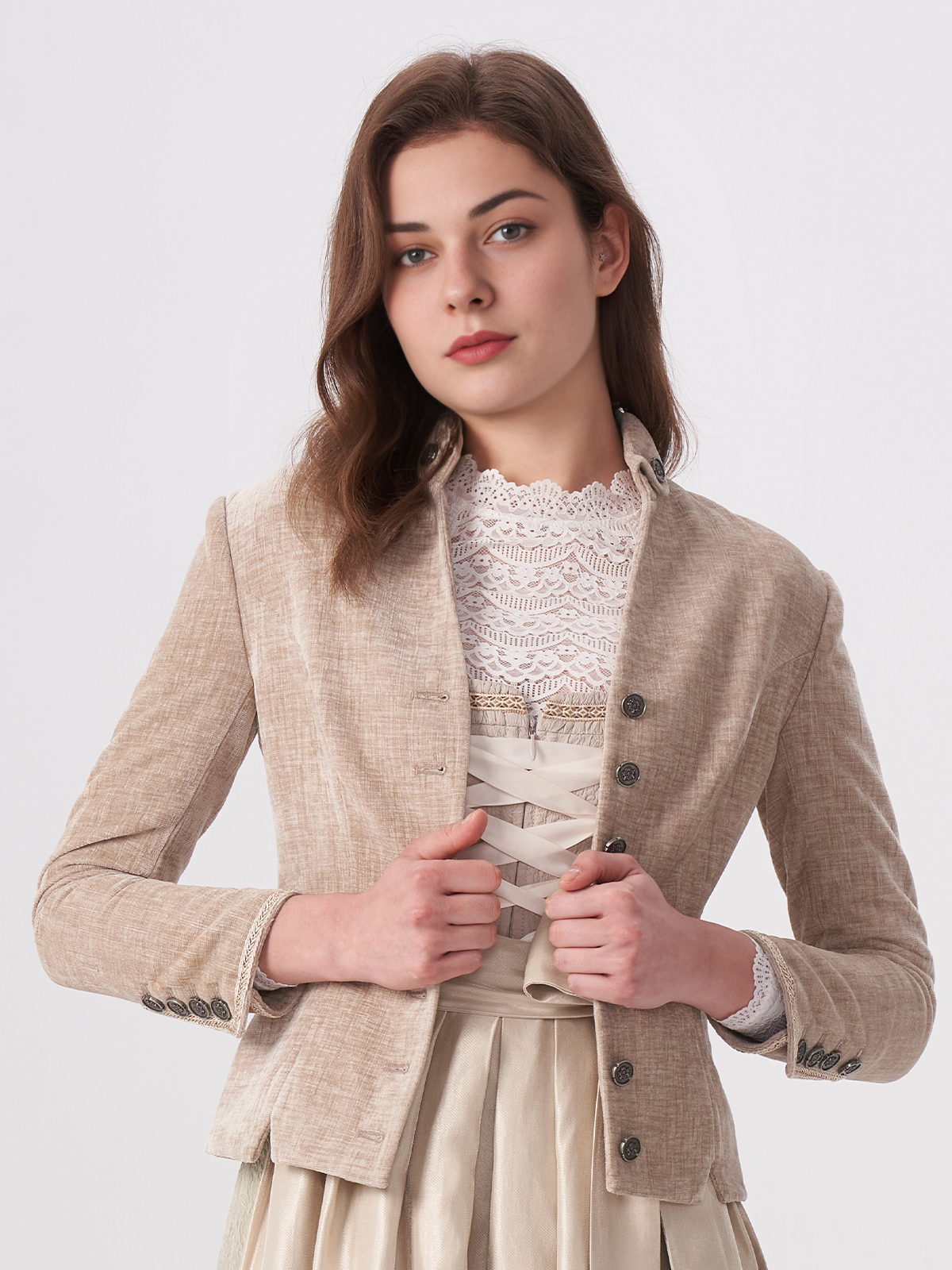 Jeinn Dirndl in Beige – Eleganz und Tradition vereint