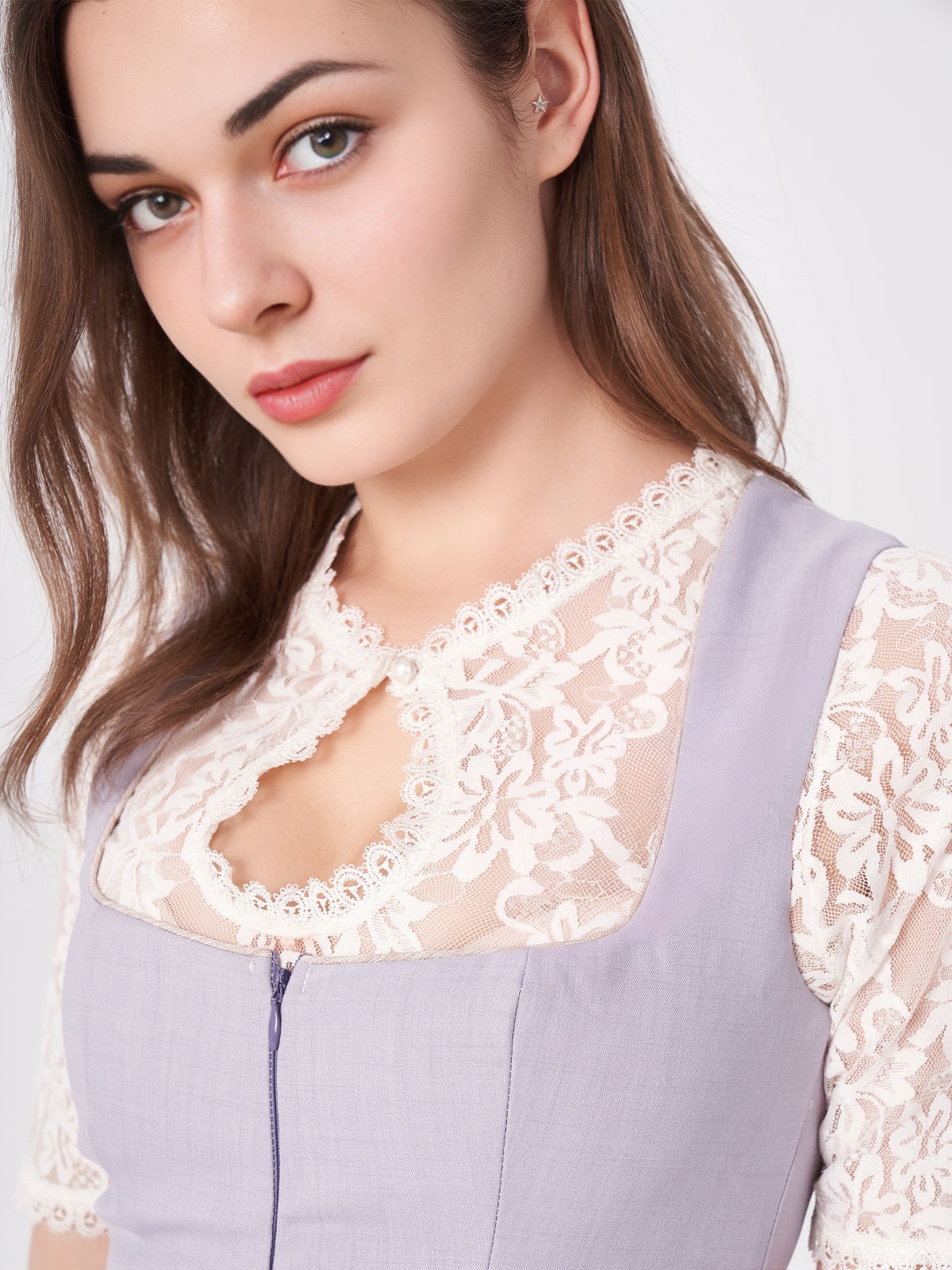 Modernes Dinrdl in Lila