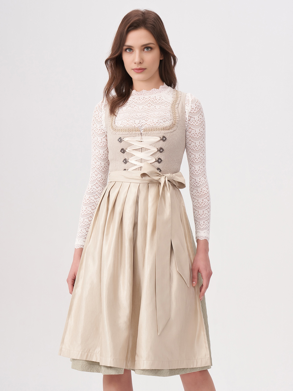 Hellblaues Dirndl mit modernem Schnitt
