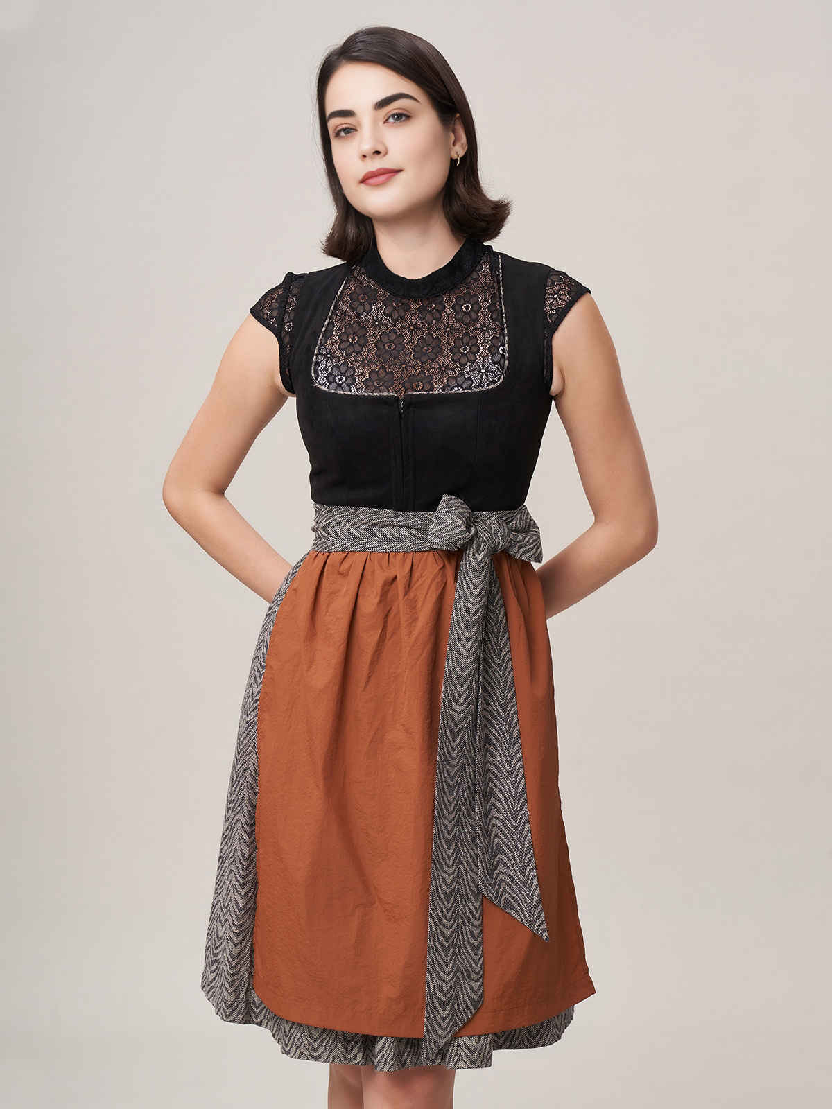 Dirndl in Schwarz – zeitlos elegant