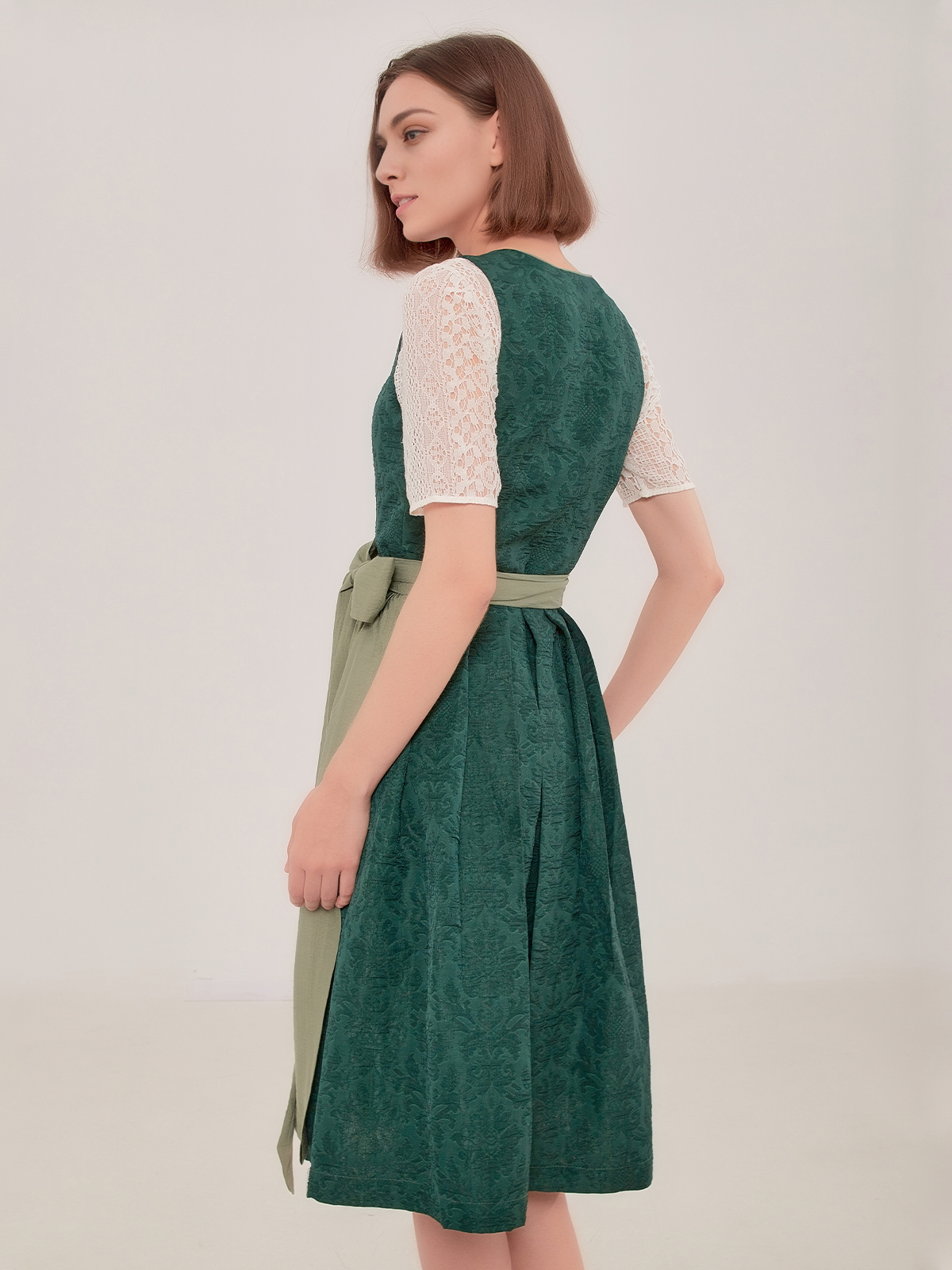 Modernes Dirndl in Grün