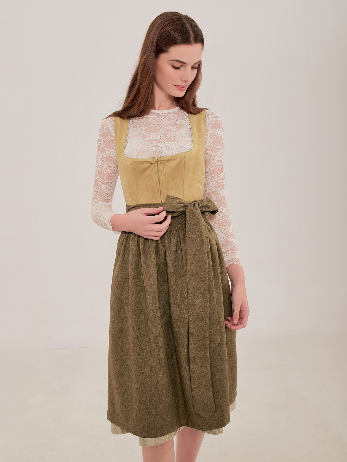 Modernes grünes Dirndl