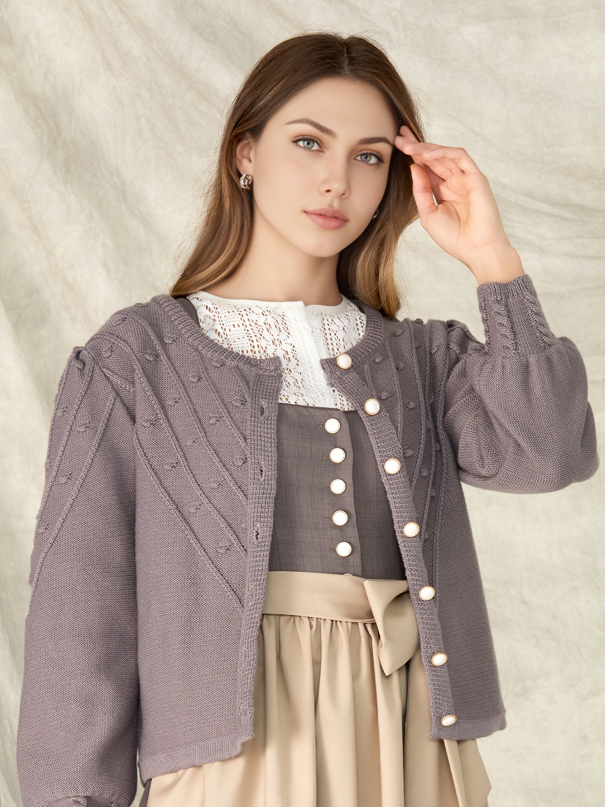 Dirndl in Grün mit Strickjacke