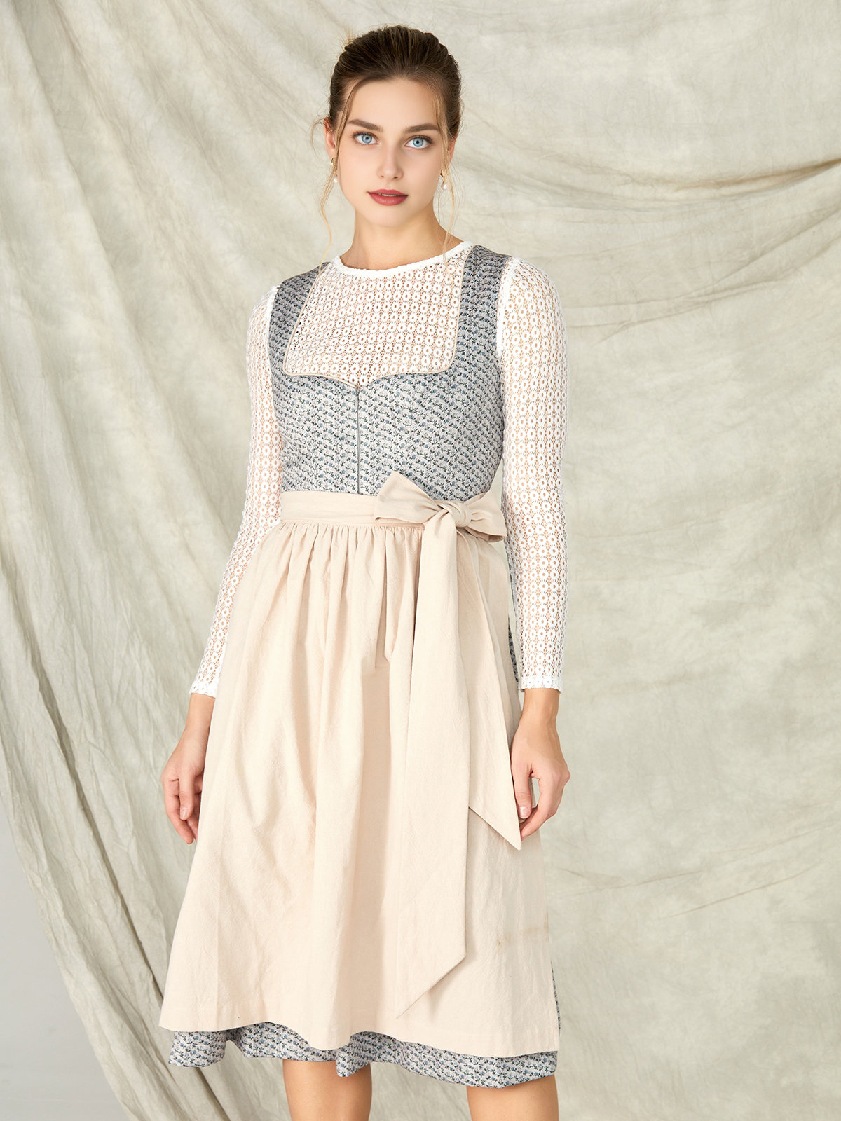Dirndl Orange in sommerlicher Eleganz
