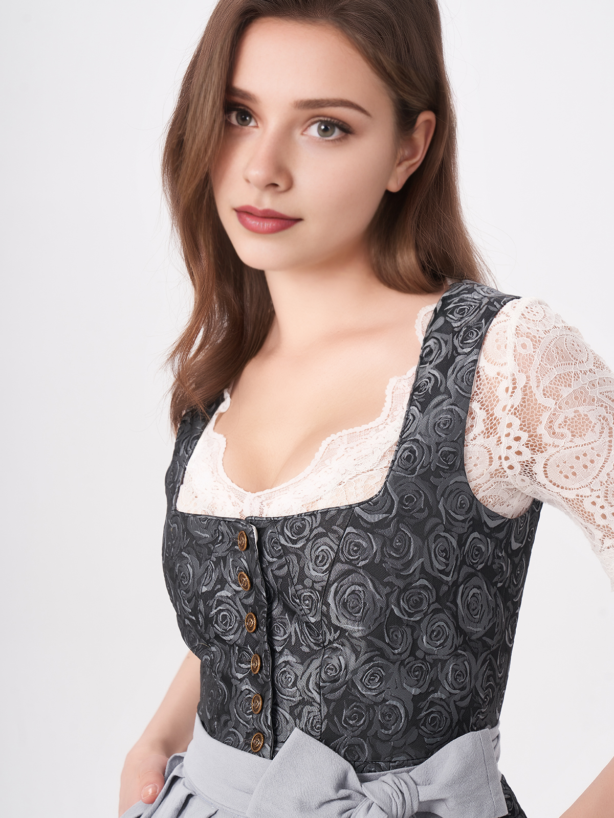 Dunkelgrüne Dirndlbluse mit blauem Dirndl