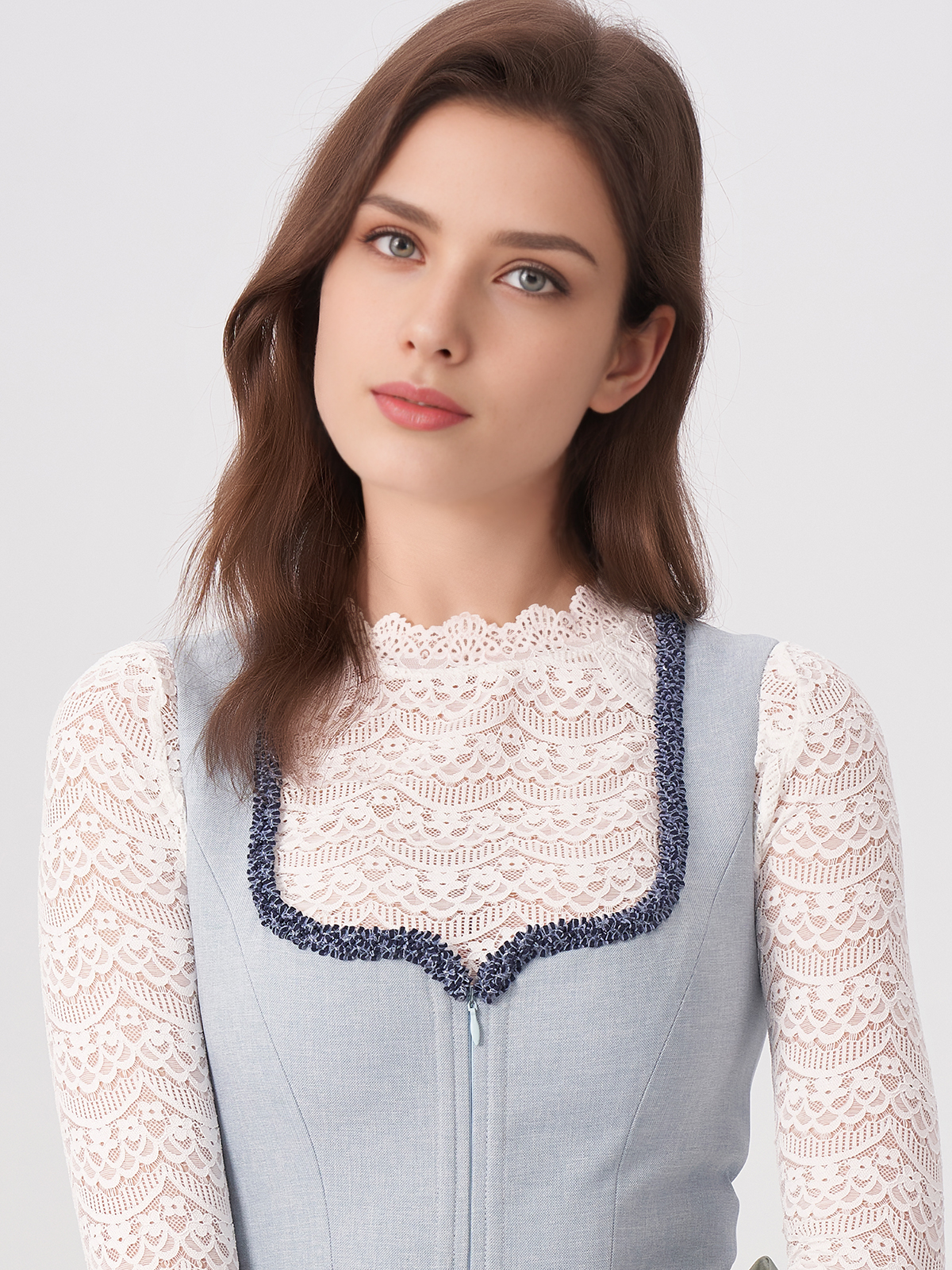 Dirndl in Blau mit perfekter Passform