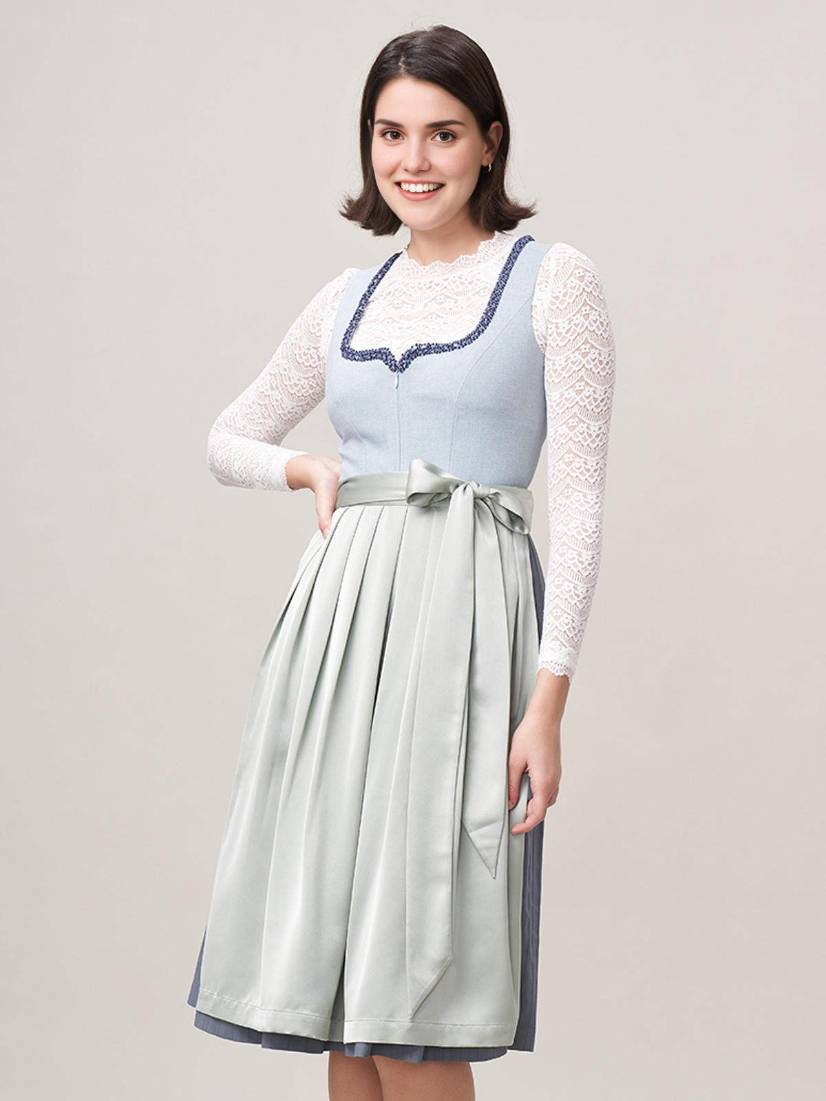 Modernes Dirndl in Blau mit hochgeschlossener Langarmbluse