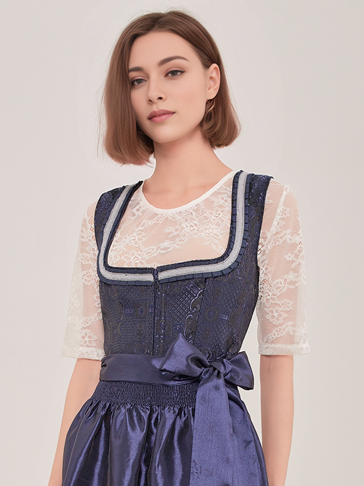 Dirndl mit Herzausschnitt in Blau