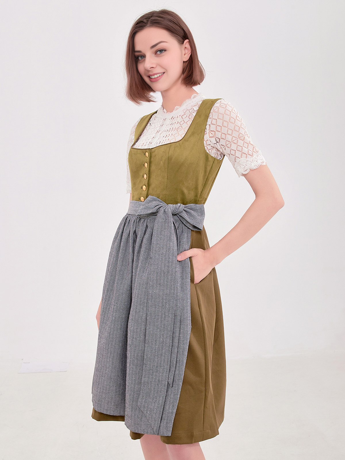 Dirndlbluse mit V-Ausschnitt in Grün