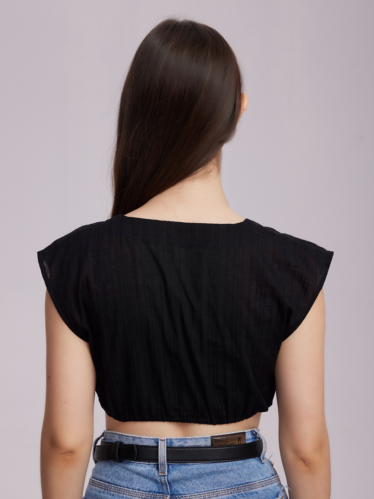Modernes Dirndl in schwarz mit eleganter Bluse