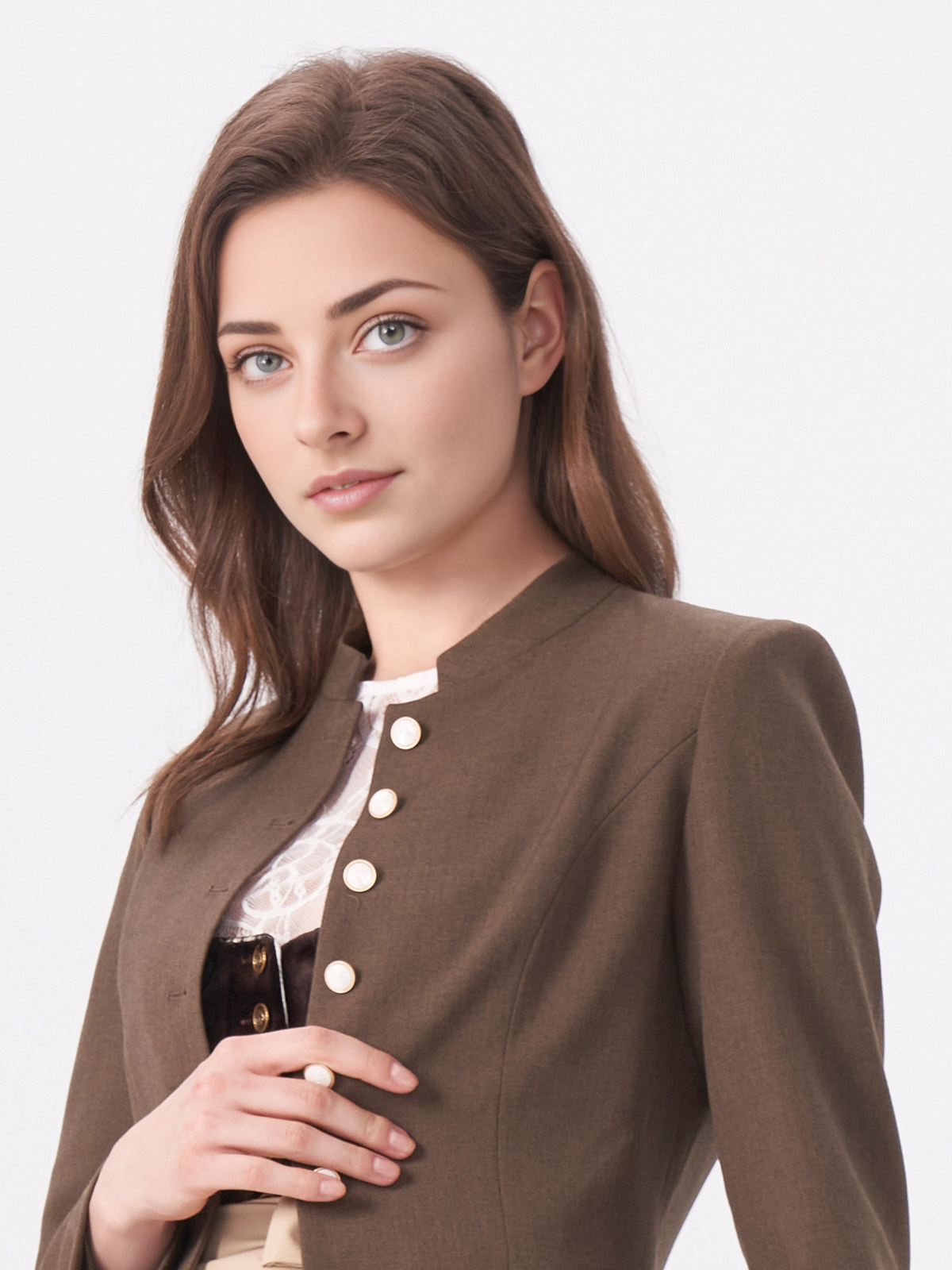 Dirndl in Braun mit modernem Schnitt