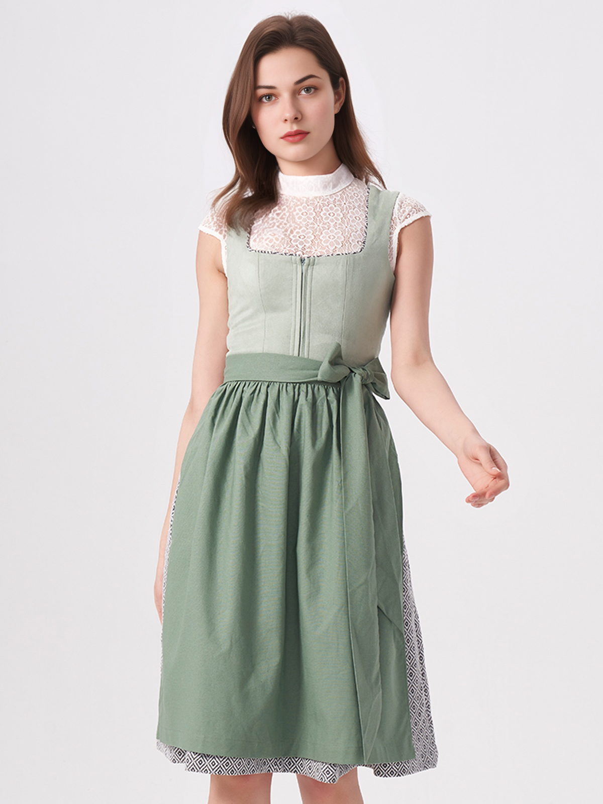 Klassisches grünes Dirndl mit weißer Bluse