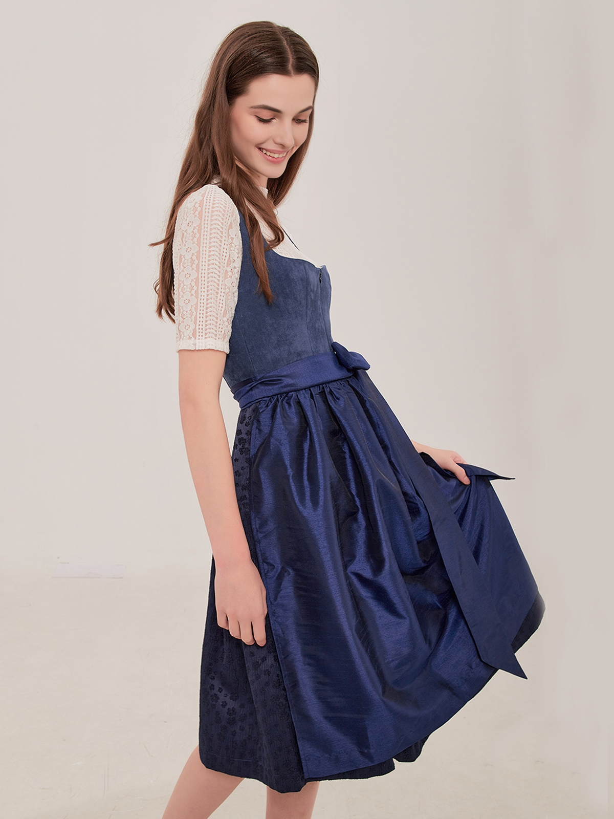 Modernes blaues Dirndl von Ehreer