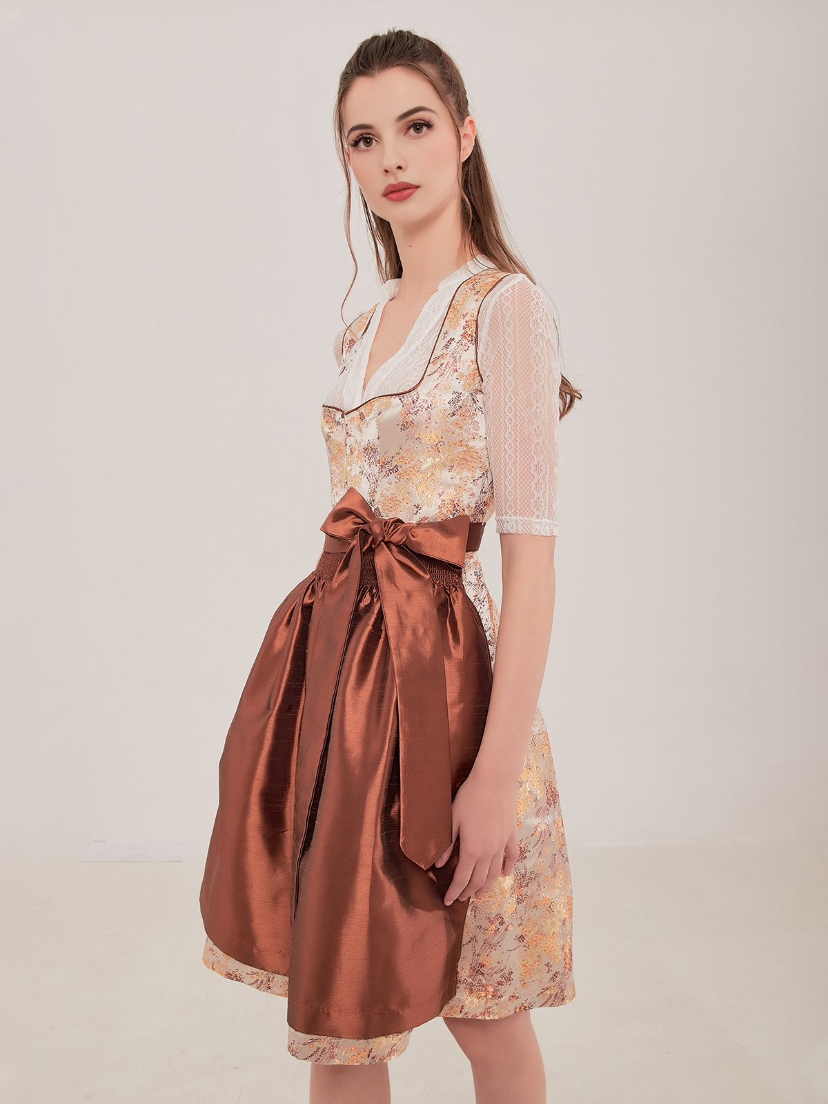 Dirndl in Gelb – feminin und modern