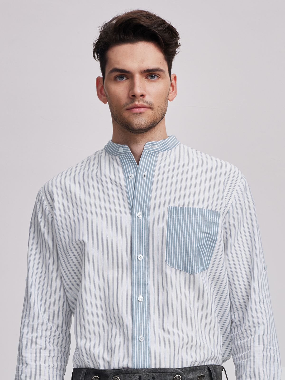 Elegantes blaues Dirndl