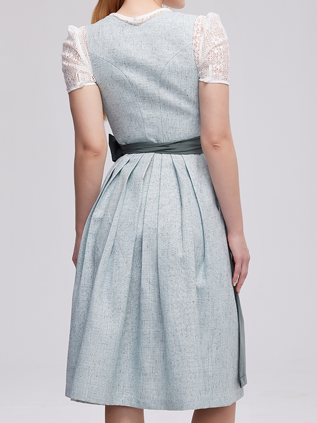 Modernes Dirndl in Grün