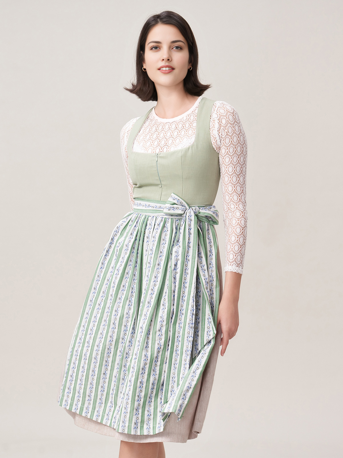 Modernes Dirndl Grün in urbanem Setting