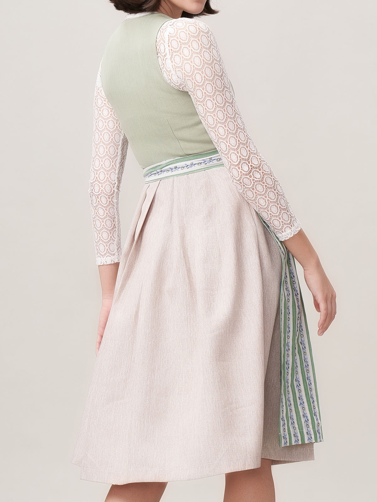 Stylisches Dirndl in Grün