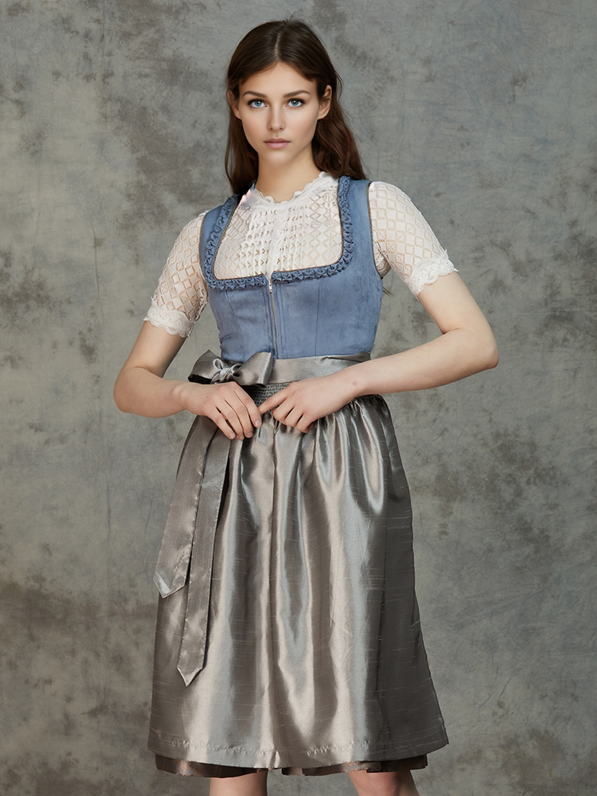 Dirndl in Blau mit 70 cm Rocklänge