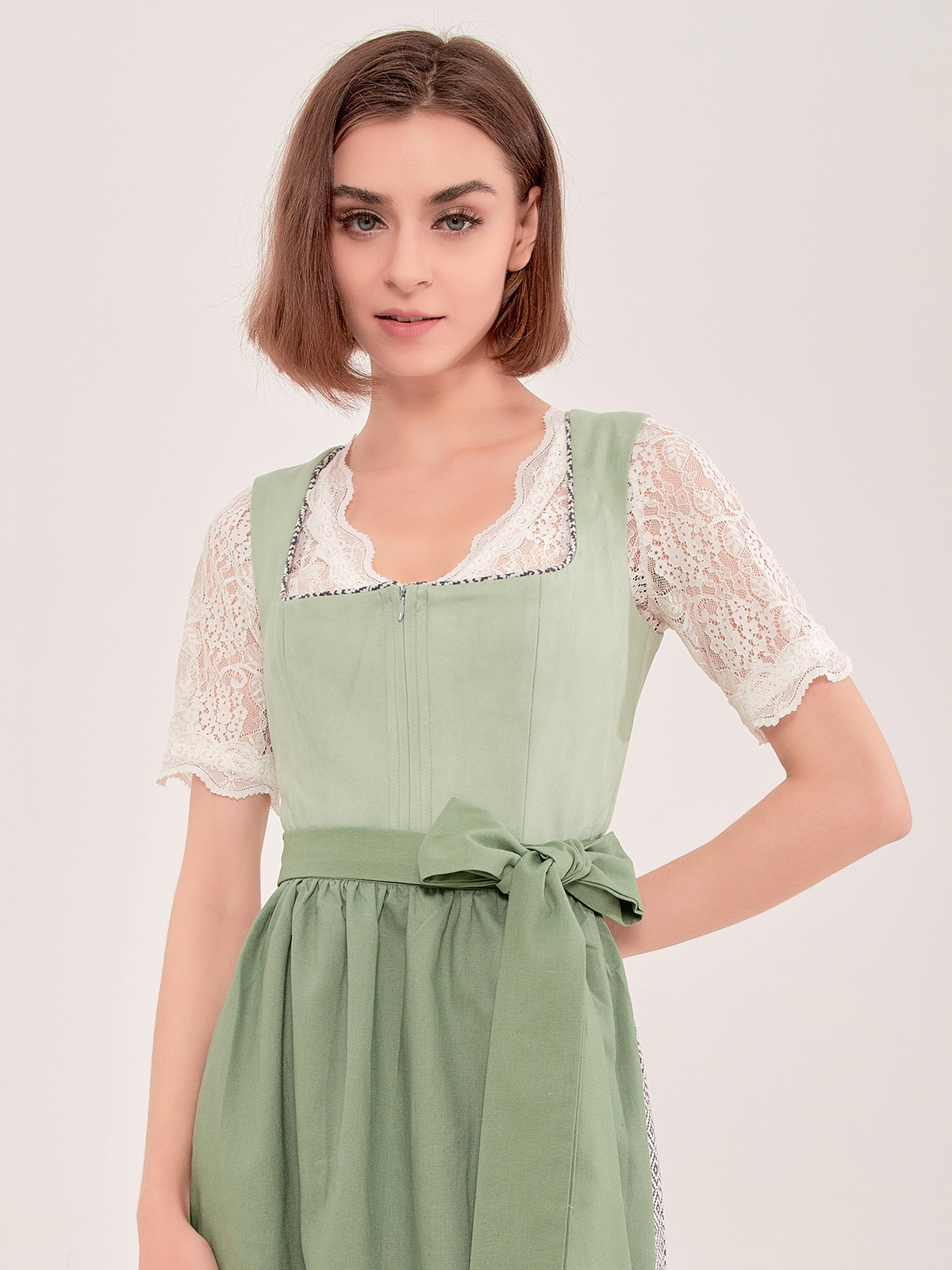 Modernes Dirndl in Grün