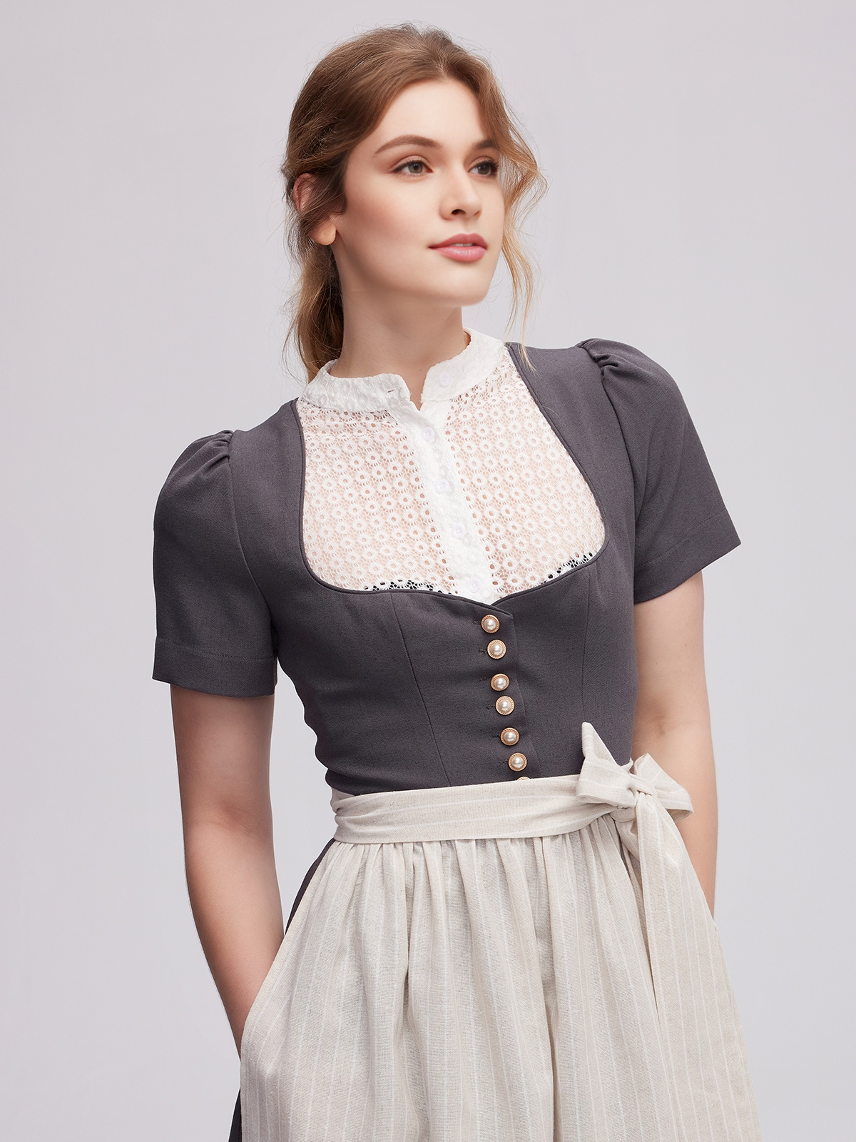 Dirndl in schwarz-grau, perfekt für festliche Anlässe