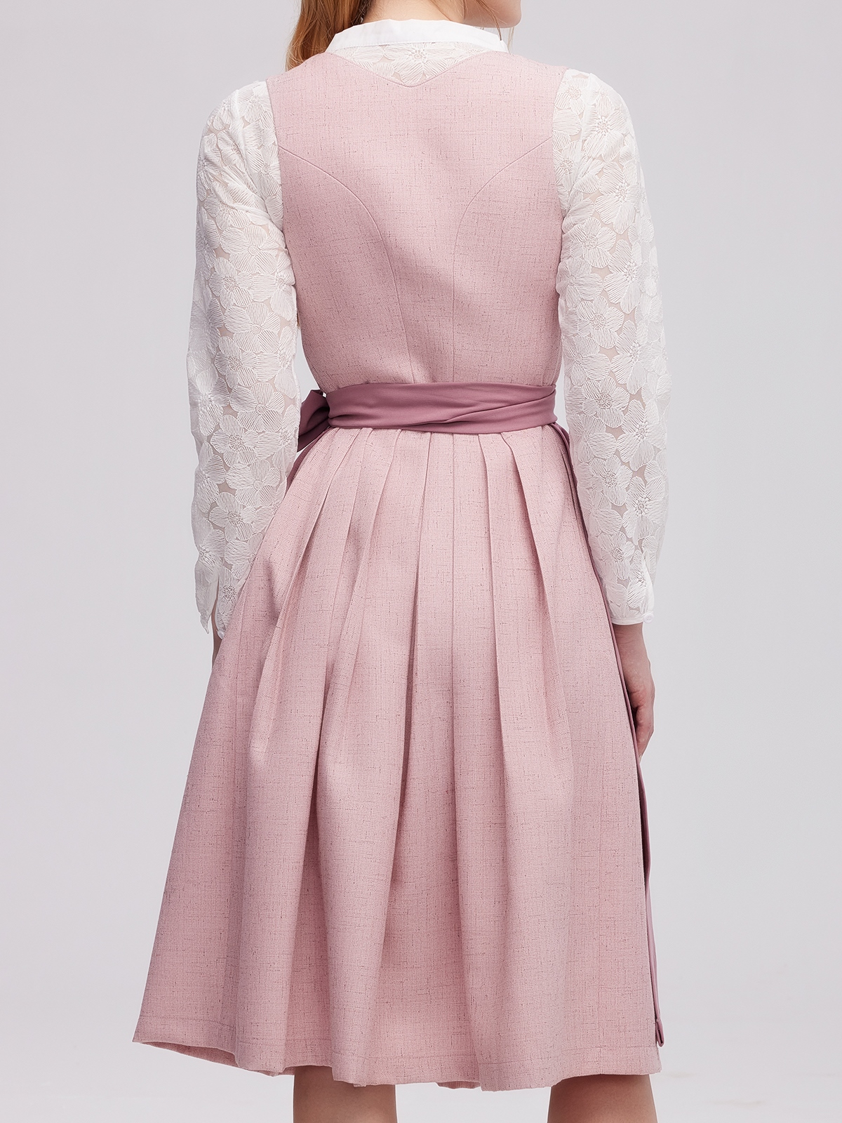 Moderne Dirndl in Rosa